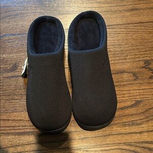 New pair of men’s MAIITRIP slippers. Size 14-15